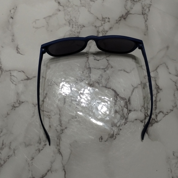 🎁 Free With Purchase - Picture 3 of 5